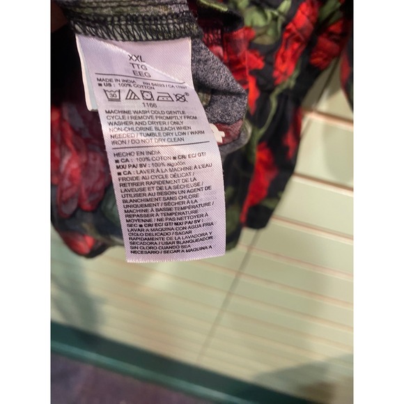 Old Navy Women's XXL Black Red Rose Floral Print Blouse Top Valentine Romantic - Picture 3 of 4